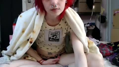 Snapshot of devilg1rl chatting on June 11, 2026, 12:32 am poutyangel online show from June 11, 2026, 12:32 am