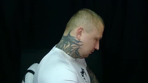 Snapshot of devilwithtats chatting on April 26, 2026, 7:06 am Lucian online show from April 26, 2026, 7:06 am
