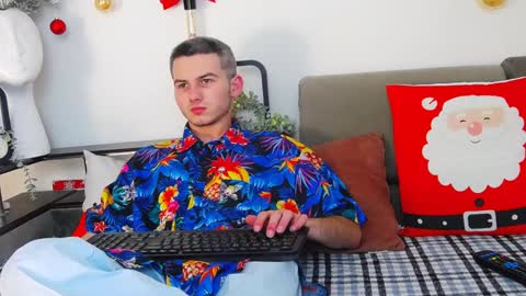 devin_ho online show from December 25, 2024, 9:22 pm