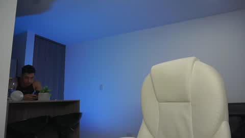 Snapshot of devin_hunter chatting on December 7, 2024, 5:59 am Devin Hunter online show from December 7, 2024, 5:59 am