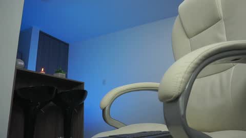 Snapshot of devin_hunter chatting on December 14, 2024, 3:51 am Devin Hunter online show from December 14, 2024, 3:51 am