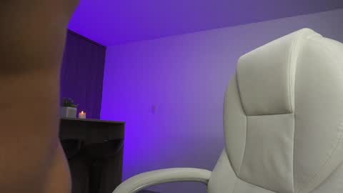 Snapshot of devin_hunter chatting on December 17, 2024, 3:06 am Devin Hunter online show from December 17, 2024, 3:06 am
