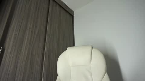 Snapshot of devin_hunter chatting on December 23, 2024, 3:29 am Devin Hunter online show from December 23, 2024, 3:29 am