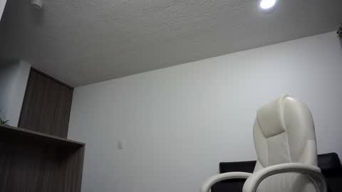 Snapshot of devin_hunter chatting on January 8, 2025, 3:51 am Devin Hunter online show from January 8, 2025, 3:51 am