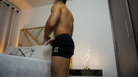 Snapshot of devin_hunter chatting on February 6, 2025, 3:06 am Devin Hunter online show from February 6, 2025, 3:06 am