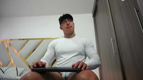 Snapshot of devin_hunter chatting on October 18, 2025, 11:44 am Devin Hunter online show from October 18, 2025, 11:44 am