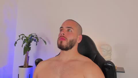 Devon Collins Independent model online show from December 13, 2024, 12:09 am