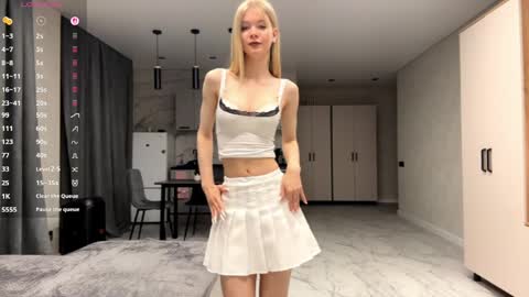 Snapshot of dewdropdoll chatting on June 9, 2026, 4:18 pm dewdropdoll online show from June 9, 2026, 4:18 pm