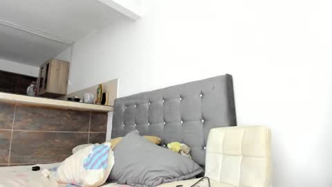 thumb up me please its important online show from January 5, 2026, 5:27 pm