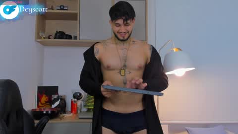 Snapshot of deymon_scott chatting on January 1, 2025, 11:18 pm JULIAN online show from January 1, 2025, 11:18 pm