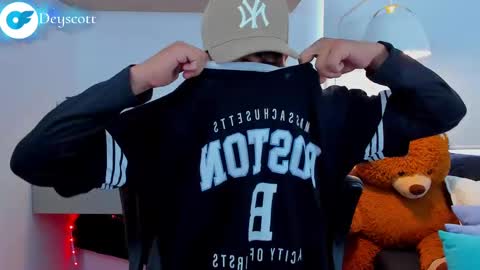 Snapshot of deymon_scott chatting on February 16, 2025, 7:27 pm JULIAN online show from February 16, 2025, 7:27 pm