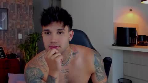 Snapshot of deymon_scott chatting on December 1, 2025, 8:58 pm JULIAN online show from December 1, 2025, 8:58 pm