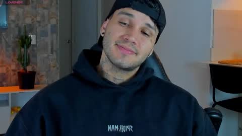 Snapshot of deymon_scott chatting on March 27, 2026, 11:26 pm JULIAN online show from March 27, 2026, 11:26 pm