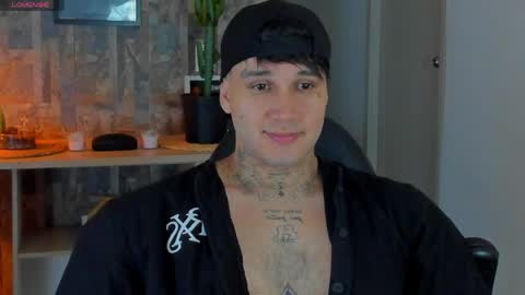 JULIAN online show from May 29, 2026, 2:53 am