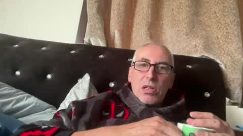 Snapshot of dfraserc chatting on June 11, 2026, 8:01 am dfraserc online show from June 11, 2026, 8:01 am