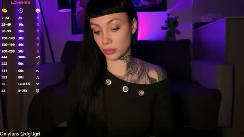 dgtlgrl online show from November 13, 2025, 4:39 pm