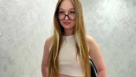 Snapshot of dia_fashion chatting on June 10, 2026, 12:48 pm Diane Fashion online show from June 10, 2026, 12:48 pm