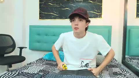   online show from October 21, 2025, 7:47 pm