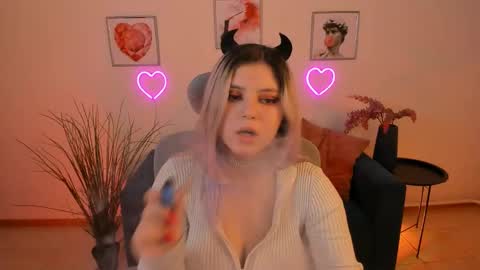 Dia online show from February 5, 2025, 5:53 pm