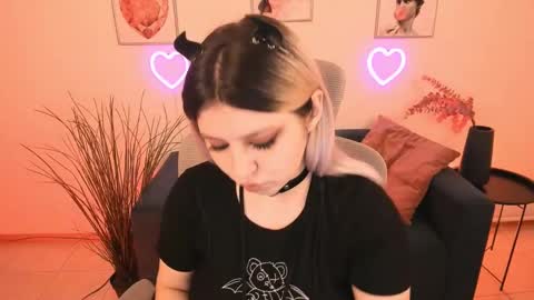 Dia online show from March 2, 2025, 10:05 pm