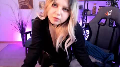 Dia online show from March 11, 2025, 8:53 pm