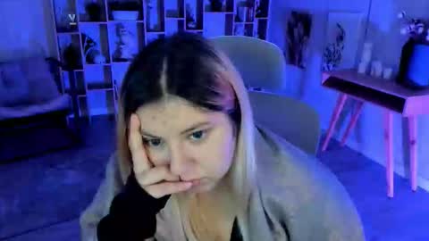 Dia online show from October 10, 2025, 8:30 pm