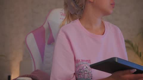 Snapshot of diamond_ava_ chatting on May 31, 2026, 10:00 am Thea online show from May 31, 2026, 10:00 am