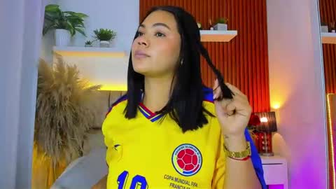 diamond_canela online show from July 4, 2026, 3:02 am