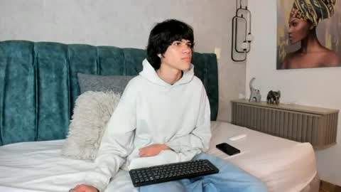 Snapshot of diamond_twink chatting on June 22, 2026, 1:52 pm diamond_twink online show from June 22, 2026, 1:52 pm
