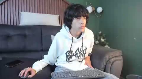Snapshot of diamond_twink chatting on July 4, 2026, 5:24 am diamond_twink online show from July 4, 2026, 5:24 am