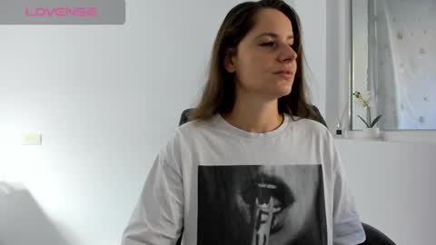 diamondkay_ online show from September 19, 2025, 6:26 am