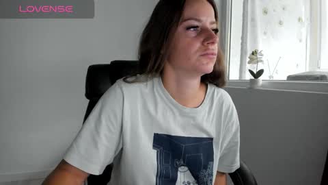 diamondkay_ online show from October 4, 2025, 7:28 am