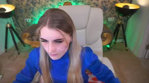 DiamondNina online show from April 21, 2026, 7:06 pm