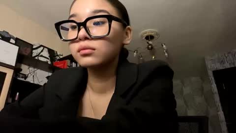 Julia online show from February 4, 2026, 1:39 pm