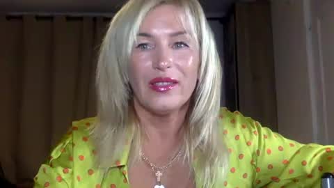 diana583578 online show from October 15, 2025, 5:02 pm