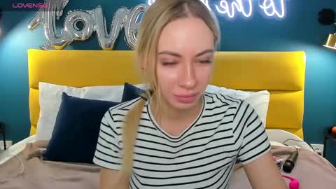 Diana  online show from March 3, 2025, 1:42 am