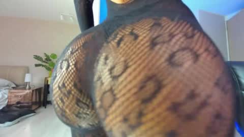 dianac1998 online show from April 10, 2026, 5:39 pm