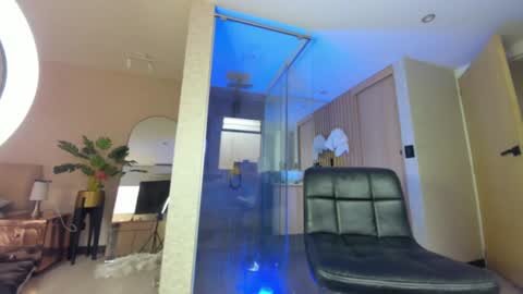 dianac1998 online show from April 13, 2026, 5:18 pm