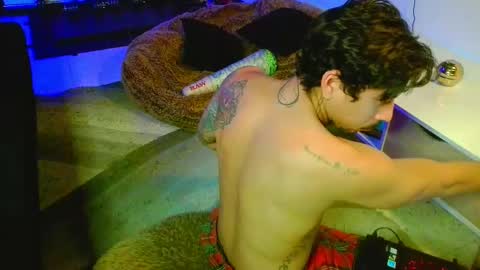 Snapshot of dickdamian_ chatting on December 16, 2024, 7:04 am Damin online show from December 16, 2024, 7:04 am