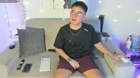 Snapshot of diegorobles30 chatting on June 2, 2026, 1:02 pm Diego Robles online show from June 2, 2026, 1:02 pm