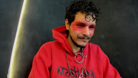 diemond_latinx98 online show from December 1, 2025, 3:39 pm