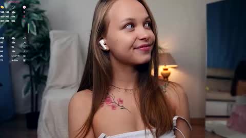 Elwyna online show from September 10, 2025, 7:25 pm