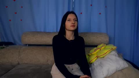 Elwyna online show from October 6, 2025, 7:39 am