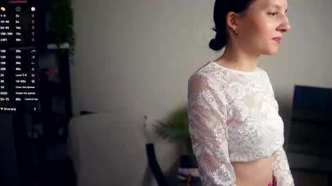 Elwyna online show from November 11, 2025, 6:46 am