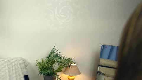 Elwyna online show from November 21, 2025, 6:39 pm