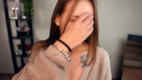 Elwyna online show from November 27, 2025, 6:54 pm