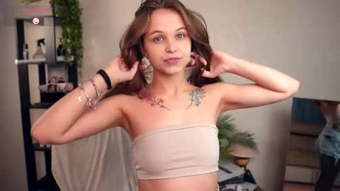 Elwyna online show from December 1, 2025, 6:35 pm