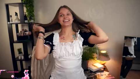 Elwyna online show from December 2, 2025, 7:09 pm