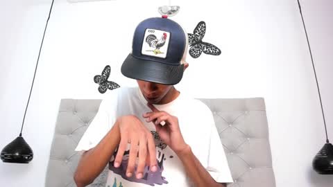 dikey_18 online show from January 29, 2025, 8:46 pm