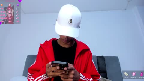 dikey_18 online show from February 3, 2025, 9:07 pm